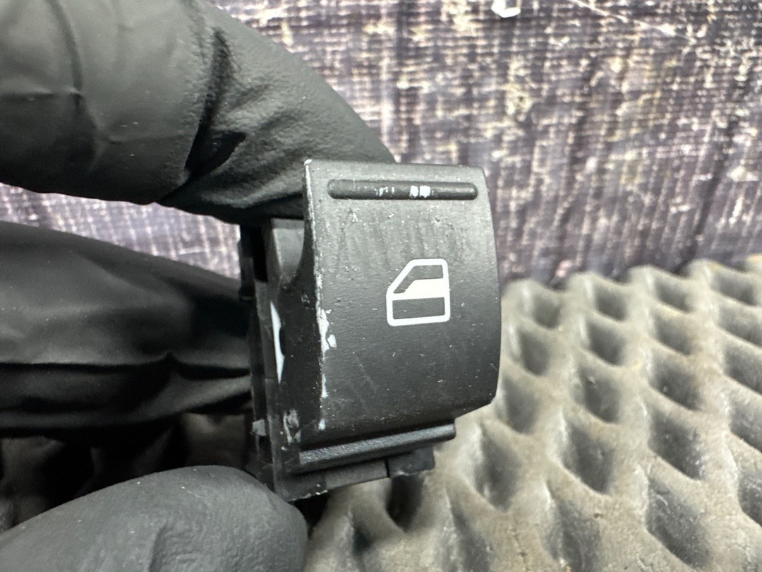 Кнопка стеклоподъемника, 200 рублей, Красноярск