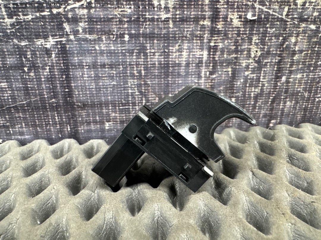 Кнопка стеклоподъемника, 200 рублей, Красноярск