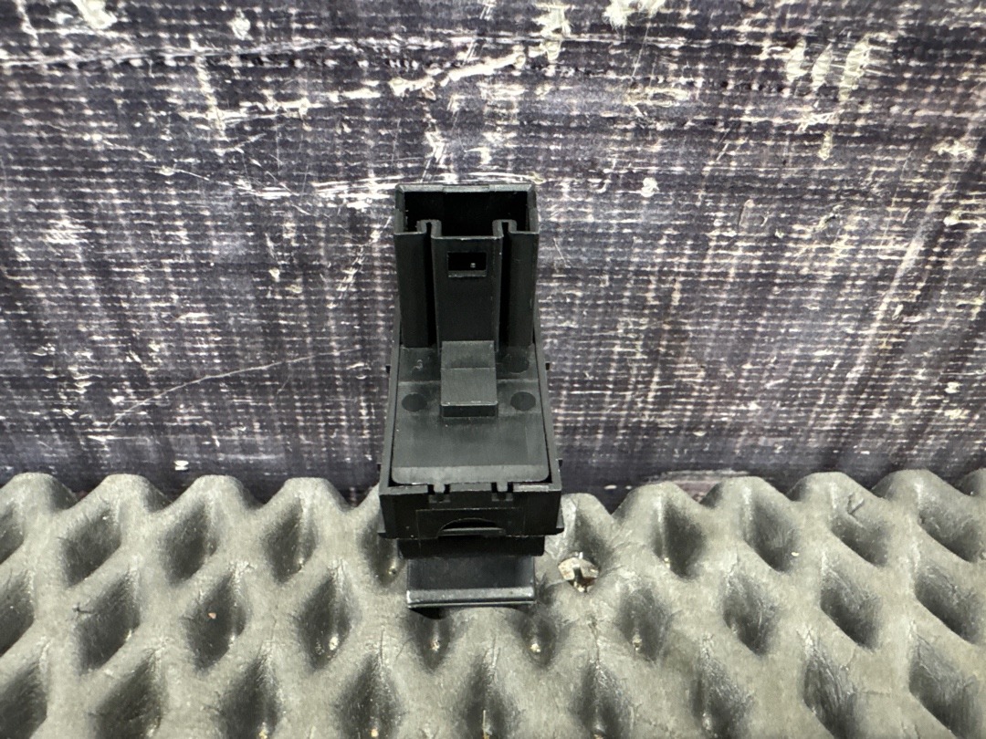 Кнопка стеклоподъемника, 200 рублей, Красноярск