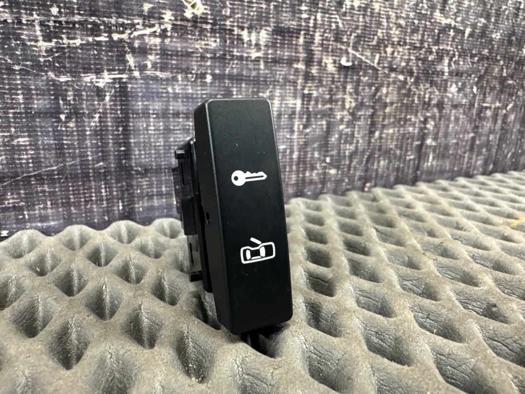 Кнопка центрального замка, 350 рублей, Красноярск