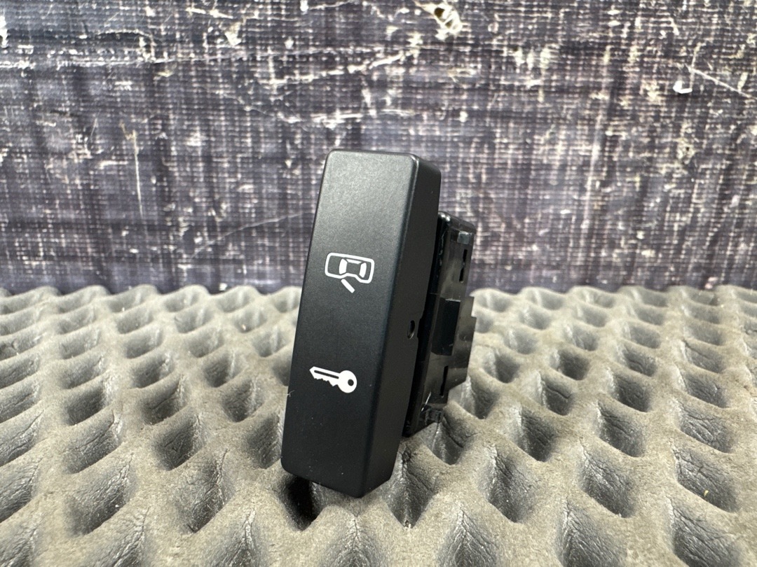 Кнопка центрального замка, 350 рублей, Красноярск