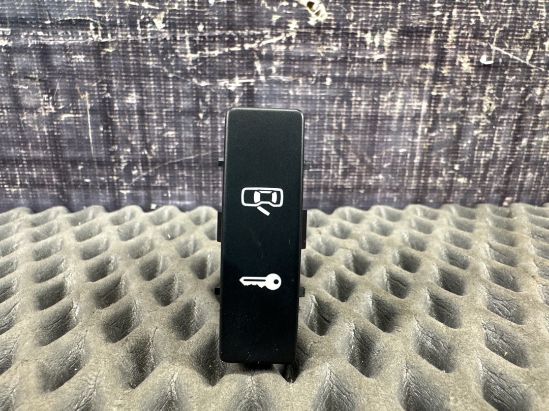 Кнопка центрального замка, 350 рублей, Красноярск