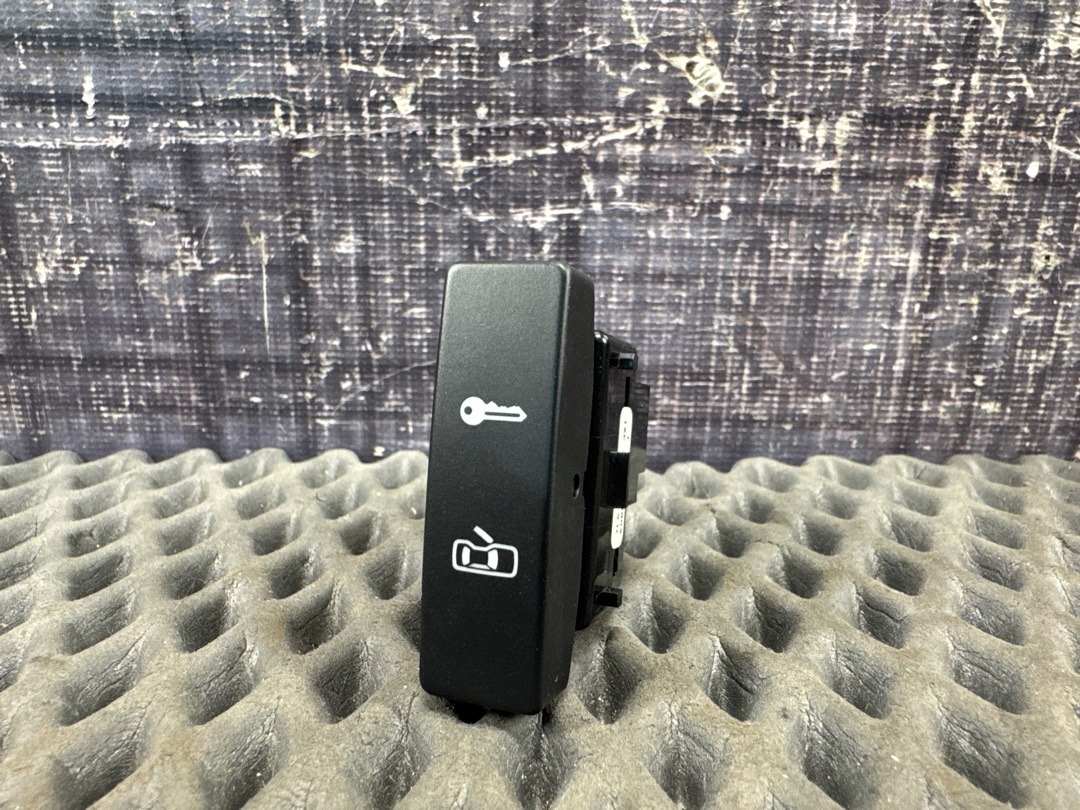 Кнопка центрального замка, 350 рублей, Красноярск