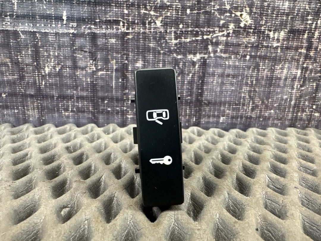 Кнопка центрального замка, 350 рублей, Красноярск