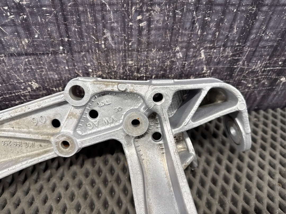 Кронштейн, 3180 рублей, Красноярск