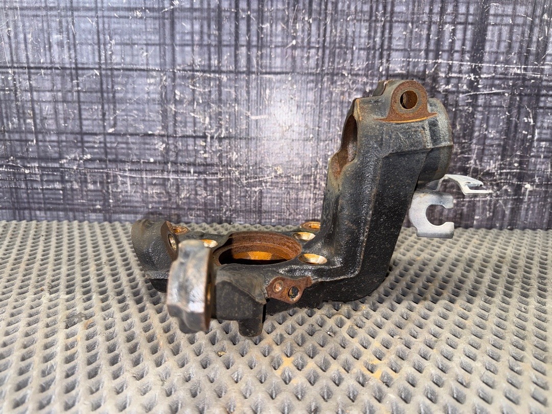 Поворотный кулак, 2370 рублей, Красноярск