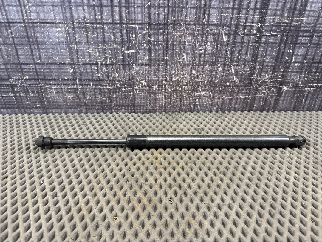 Амортизатор багажника, 870 рублей, Красноярск