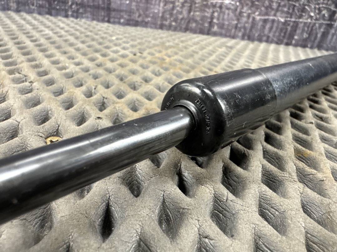 Амортизатор багажника, 870 рублей, Красноярск