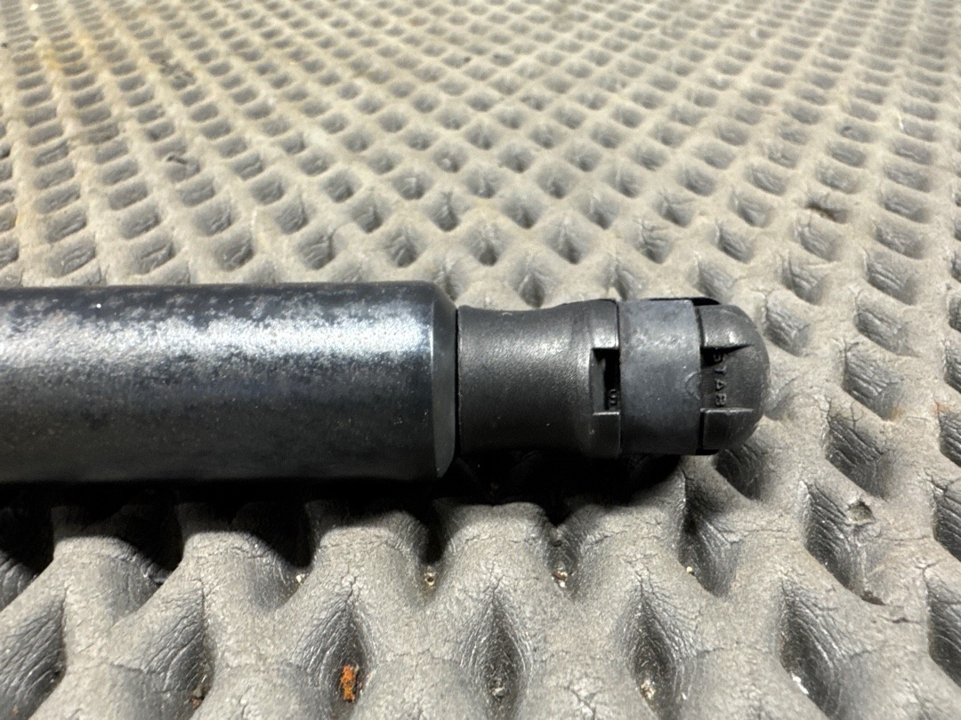 Амортизатор багажника, 870 рублей, Красноярск