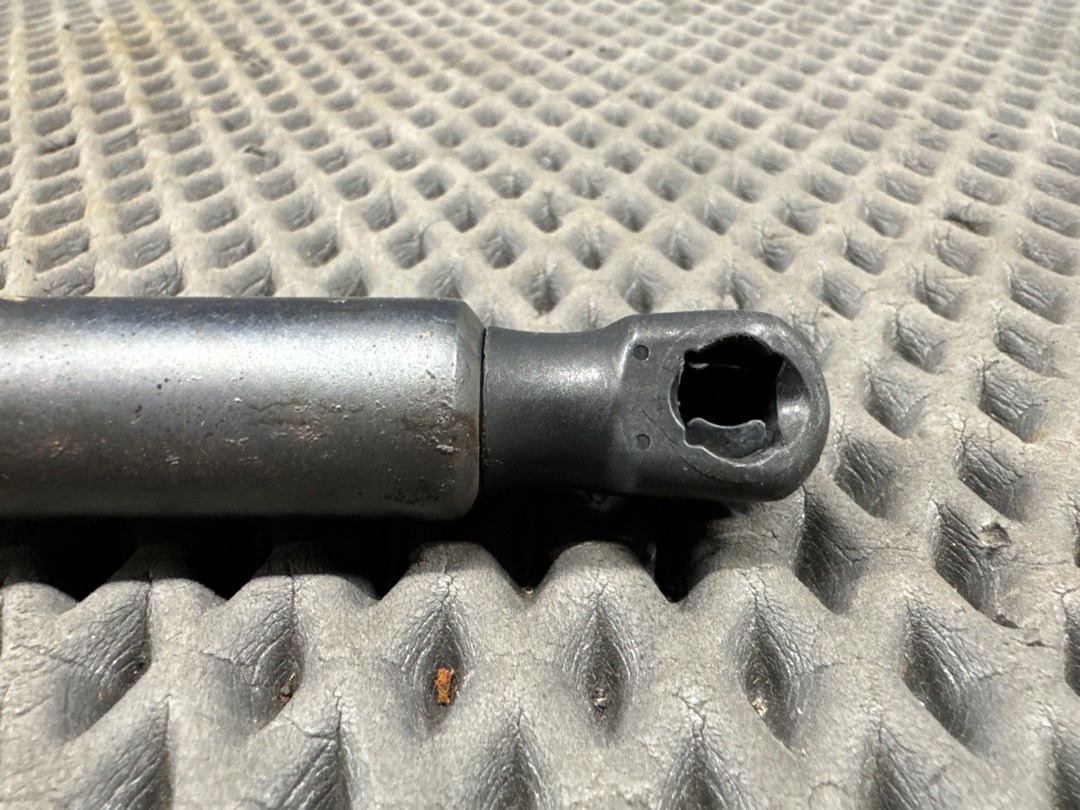 Амортизатор багажника, 870 рублей, Красноярск