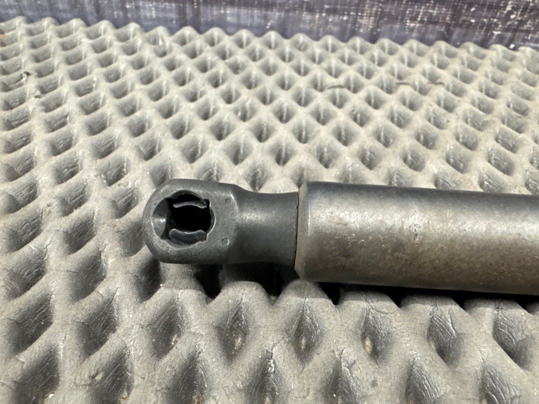 Амортизатор багажника, 870 рублей, Красноярск