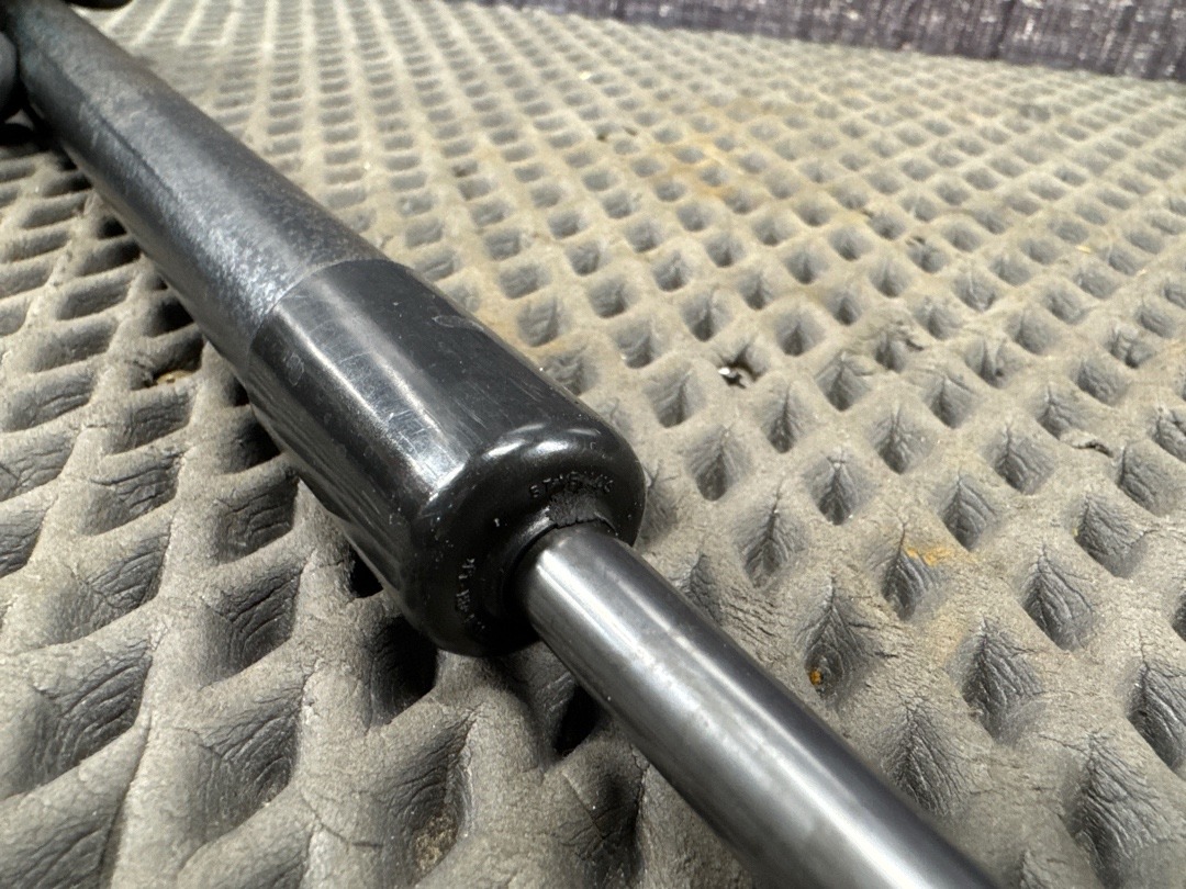 Амортизатор багажника, 870 рублей, Красноярск