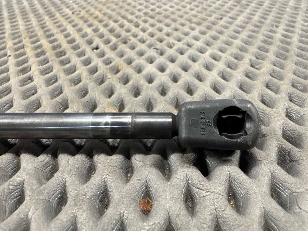 Амортизатор багажника, 870 рублей, Красноярск