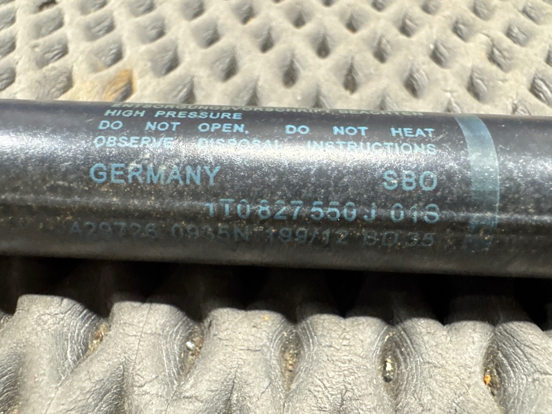 Амортизатор багажника, 870 рублей, Красноярск