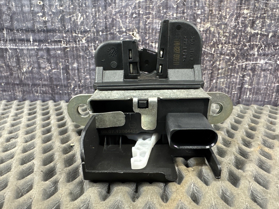 Замок крышки багажника, 3710 рублей, Красноярск