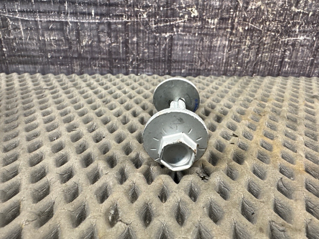 Болт развальный, 710 рублей, Красноярск