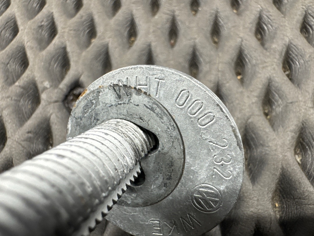 Болт развальный, 710 рублей, Красноярск