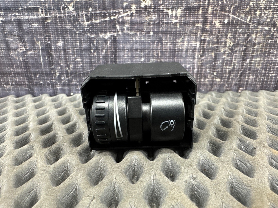 Кнопка яркости подсветки, 740 рублей, Красноярск