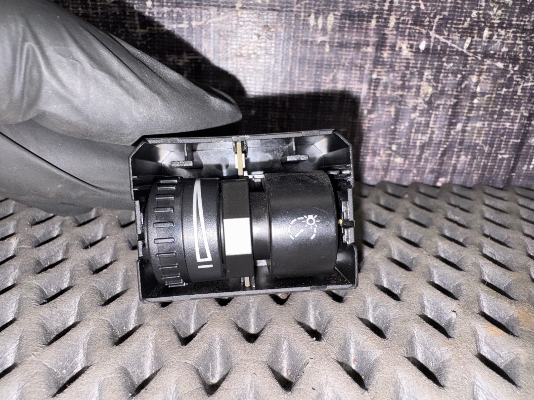 Кнопка яркости подсветки, 740 рублей, Красноярск