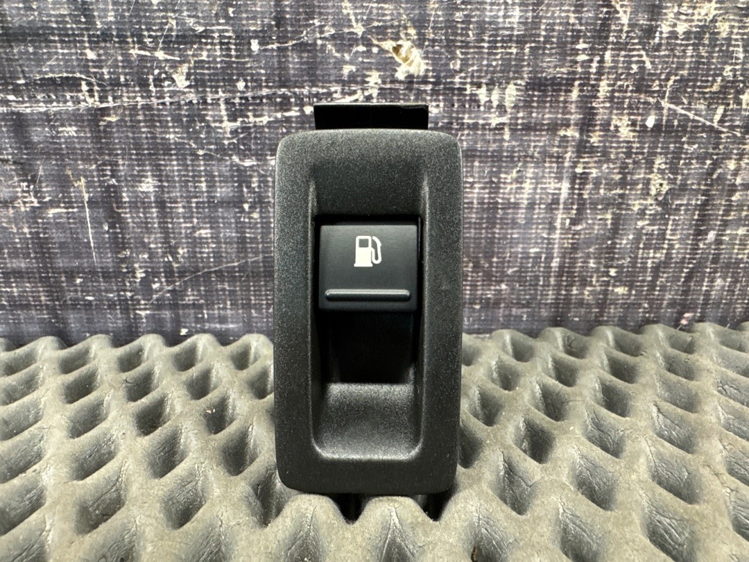 Кнопка лючка бензобака, 920 рублей, Красноярск