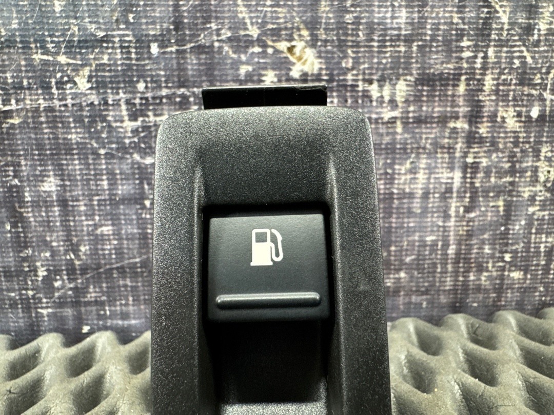 Кнопка лючка бензобака, 920 рублей, Красноярск