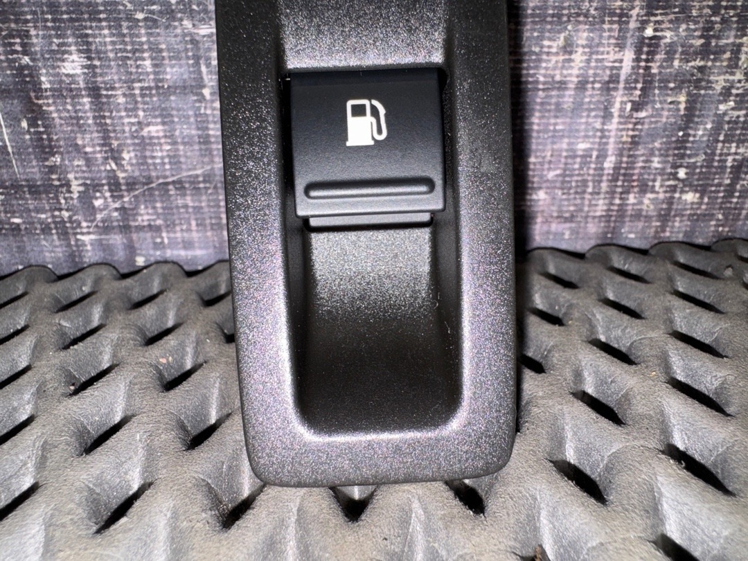 Кнопка лючка бензобака, 920 рублей, Красноярск