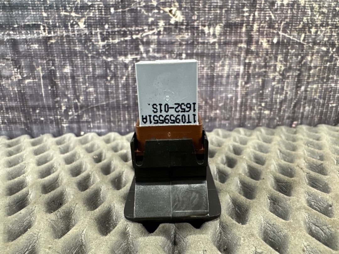 Кнопка лючка бензобака, 920 рублей, Красноярск