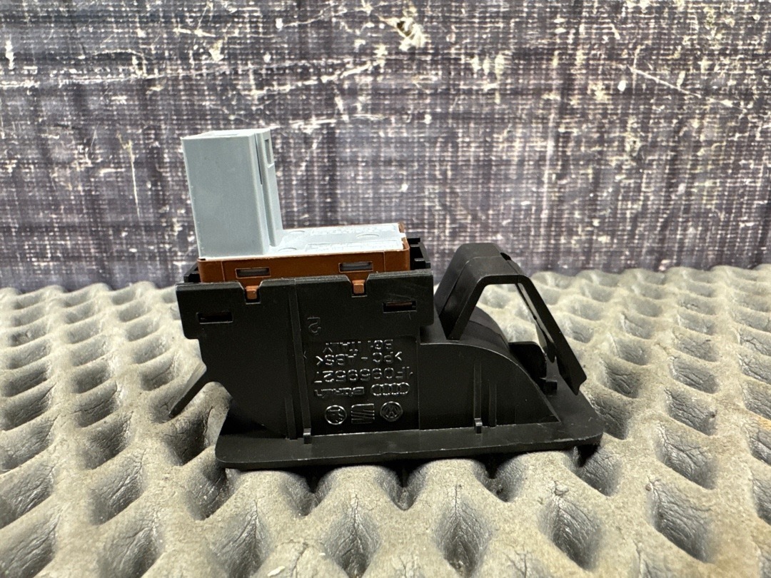 Кнопка лючка бензобака, 920 рублей, Красноярск