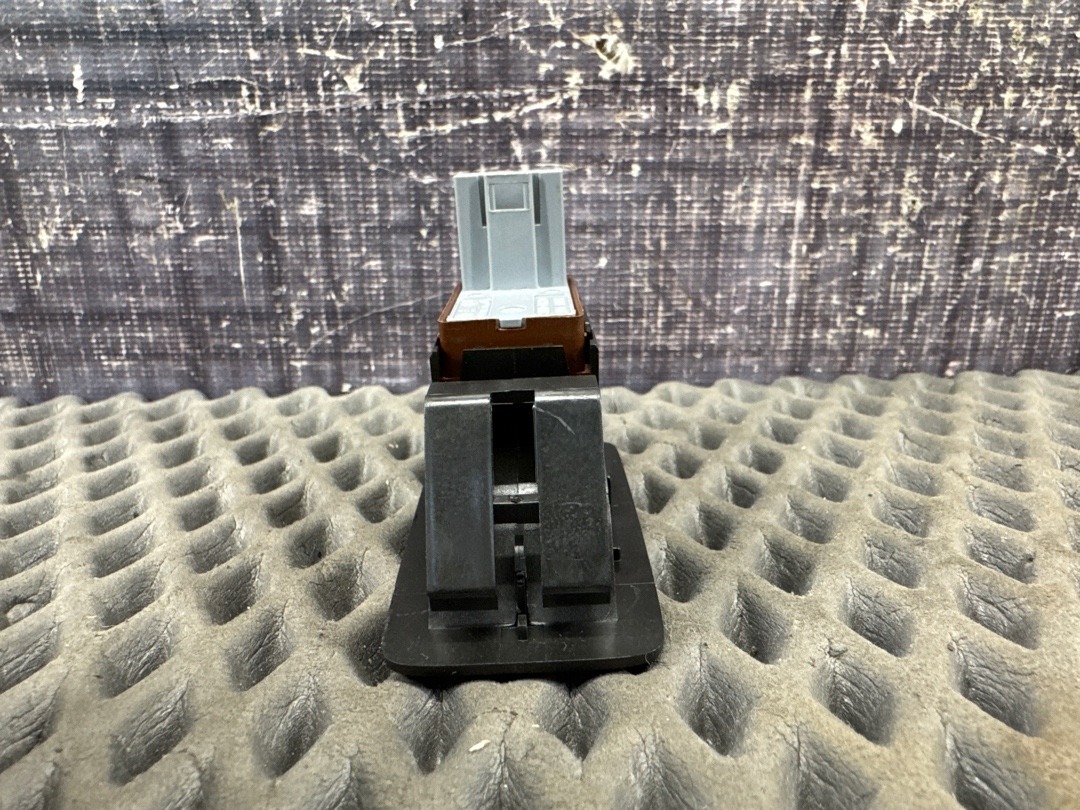 Кнопка лючка бензобака, 920 рублей, Красноярск