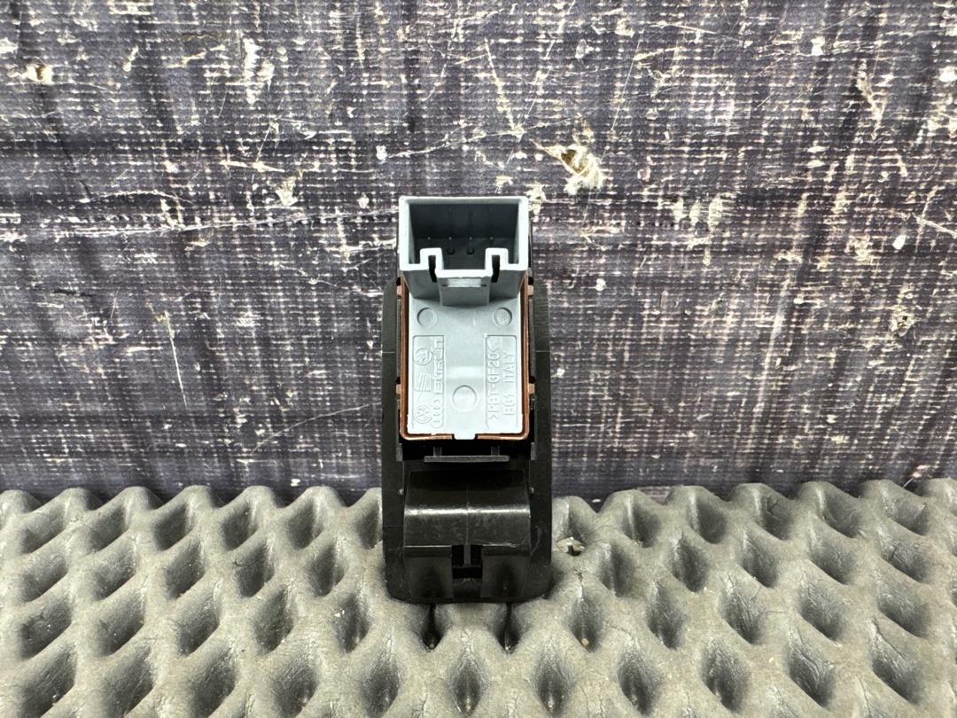 Кнопка лючка бензобака, 920 рублей, Красноярск