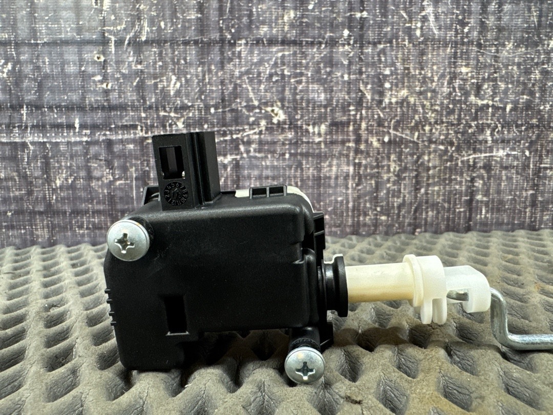 Замок лючка бензобака, 1240 рублей, Красноярск