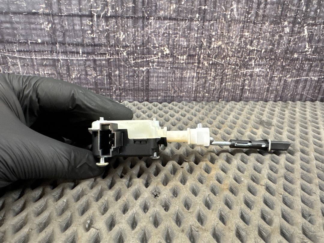 Замок лючка бензобака, 1240 рублей, Красноярск