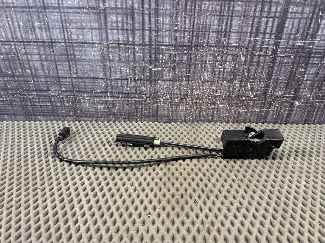 Замок капота, 1360 рублей, Красноярск