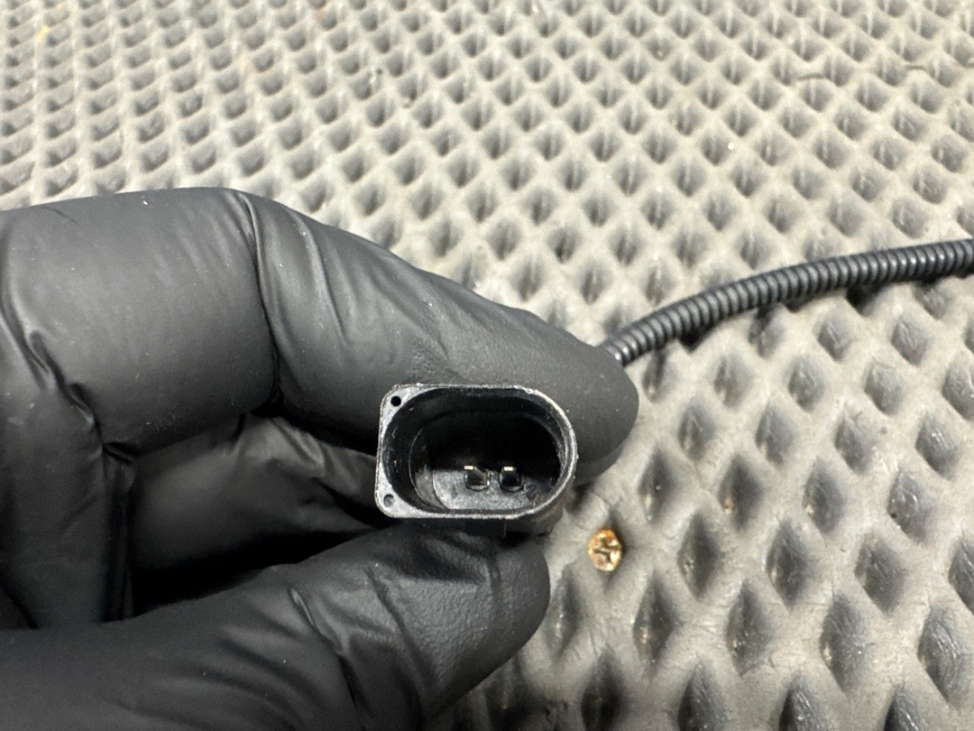 Замок капота, 1360 рублей, Красноярск