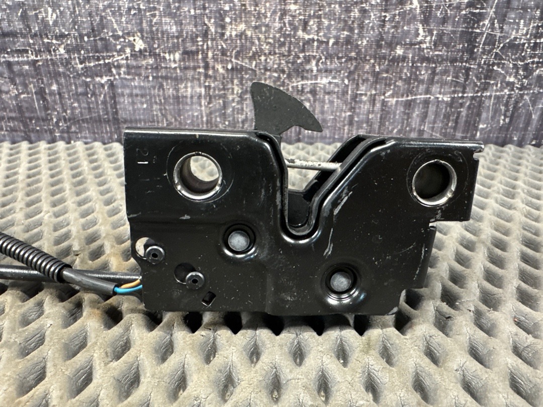 Замок капота, 1360 рублей, Красноярск