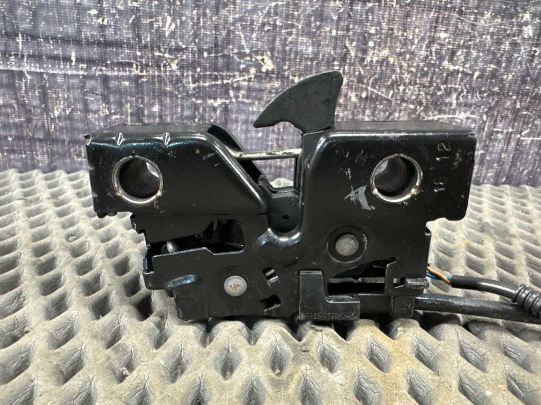 Замок капота, 1360 рублей, Красноярск