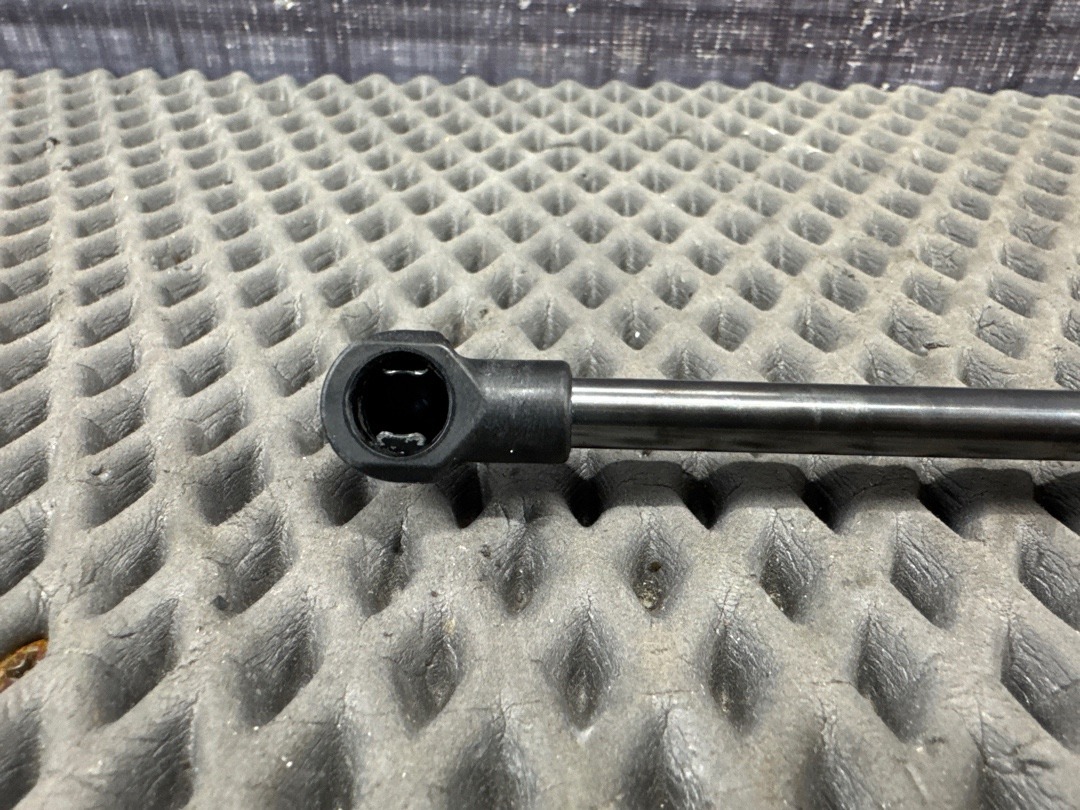 Амортизатор капота, 890 рублей, Красноярск