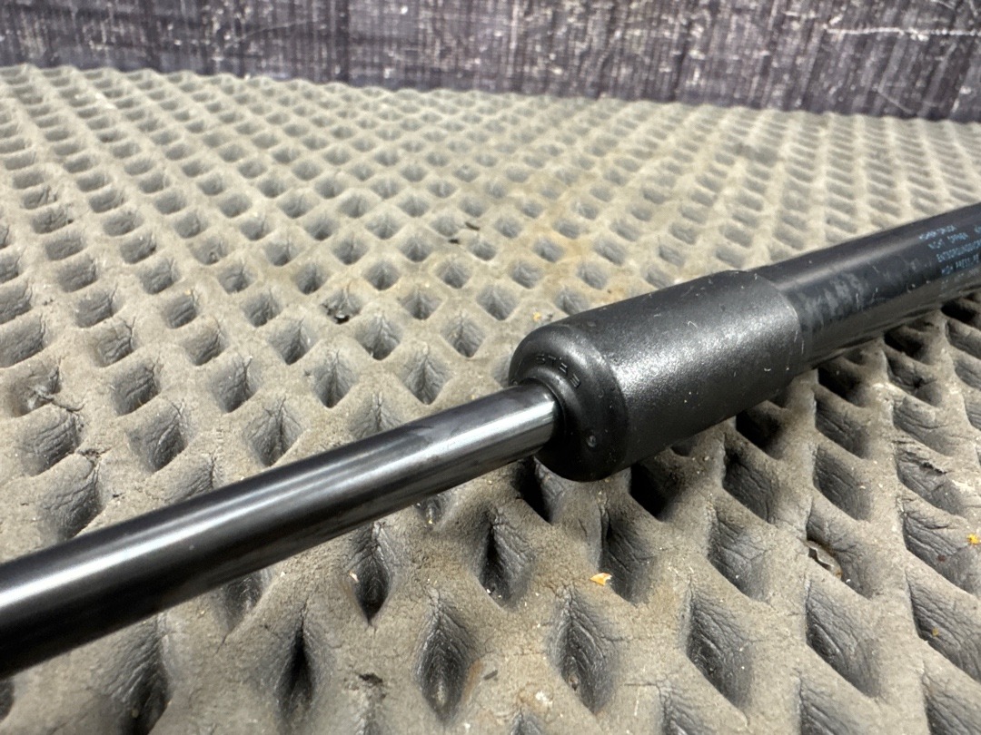 Амортизатор капота, 890 рублей, Красноярск