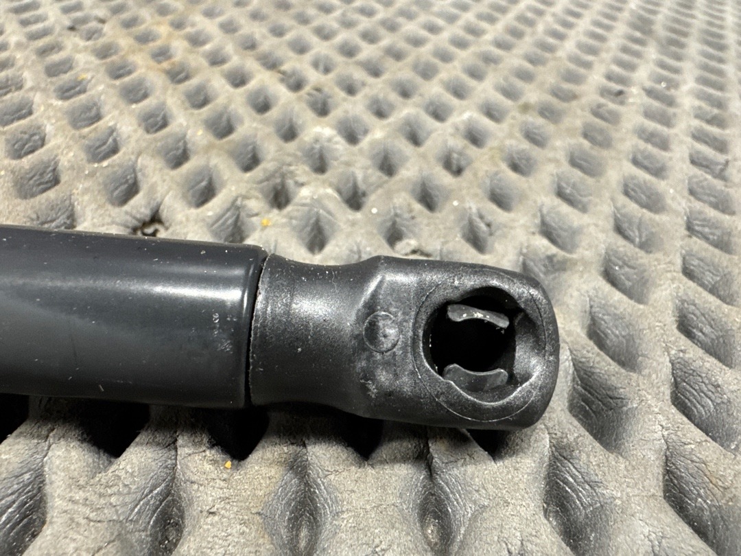 Амортизатор капота, 890 рублей, Красноярск