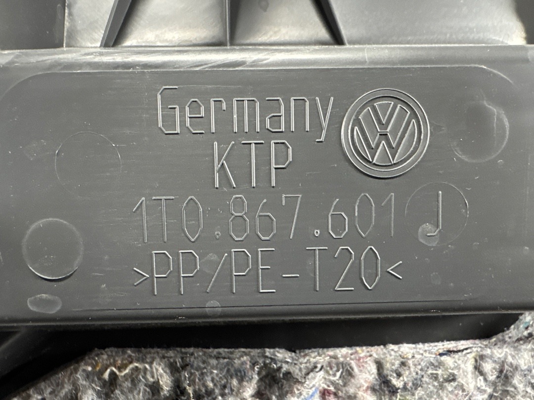 Обшивка крышки багажника, 2140 рублей, Красноярск