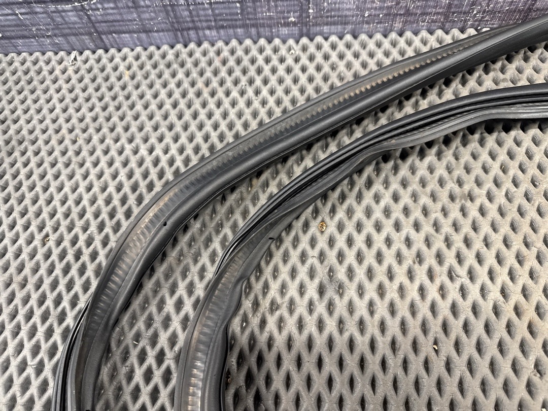 Уплотнитель крышки багажника, 1960 рублей, Красноярск