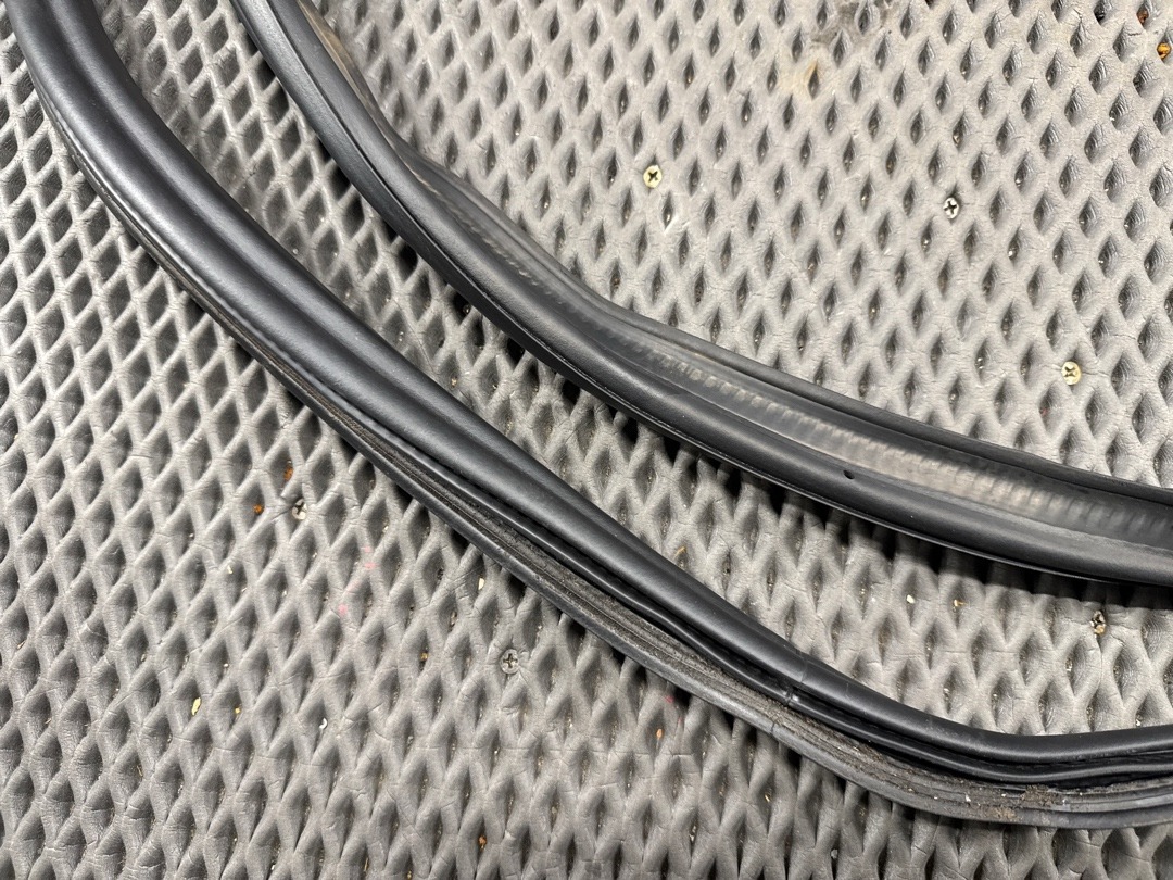 Уплотнитель крышки багажника, 1960 рублей, Красноярск