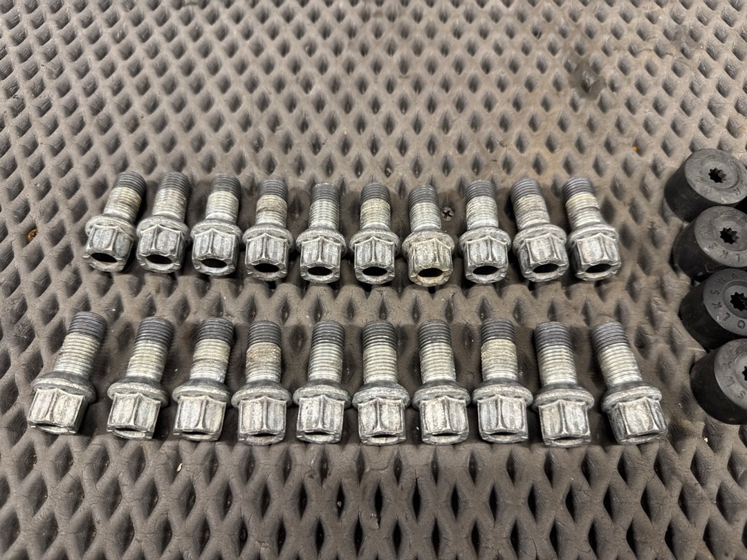 Комплект колесных болтов, 3720 рублей, Красноярск