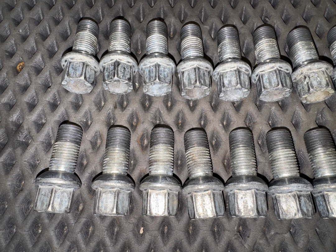 Комплект колесных болтов, 3720 рублей, Красноярск