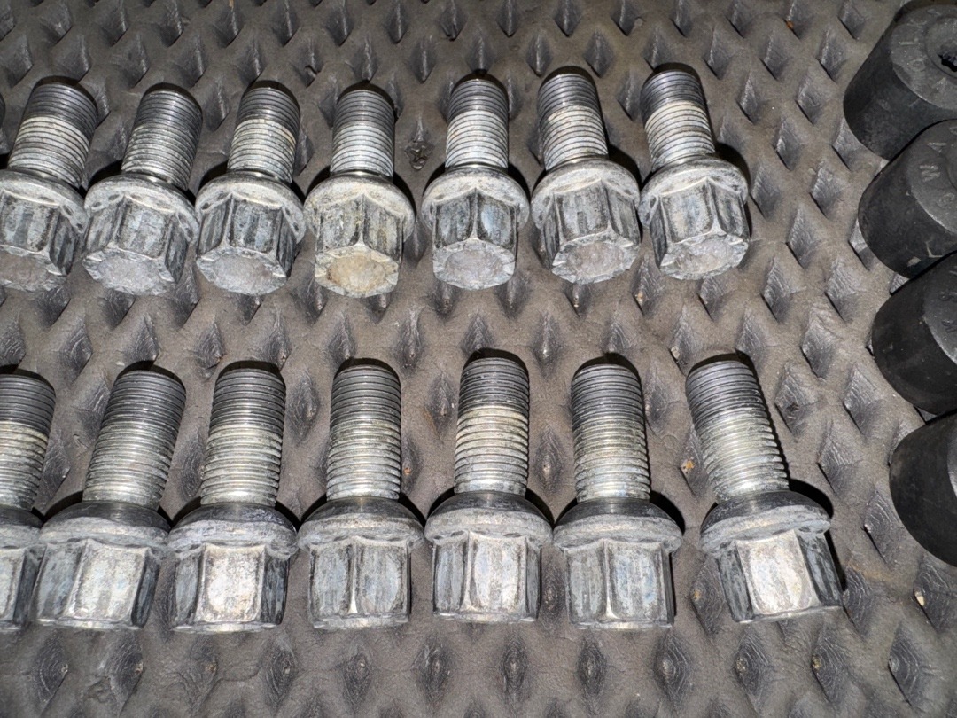 Комплект колесных болтов, 3720 рублей, Красноярск