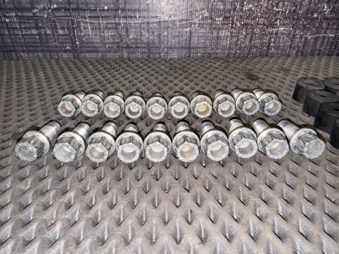 Комплект колесных болтов, 3720 рублей, Красноярск