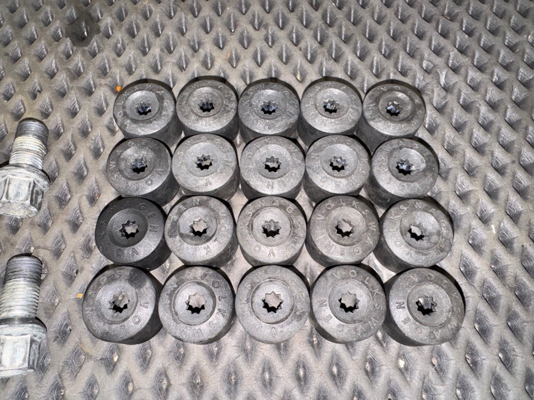 Комплект колесных болтов, 3720 рублей, Красноярск