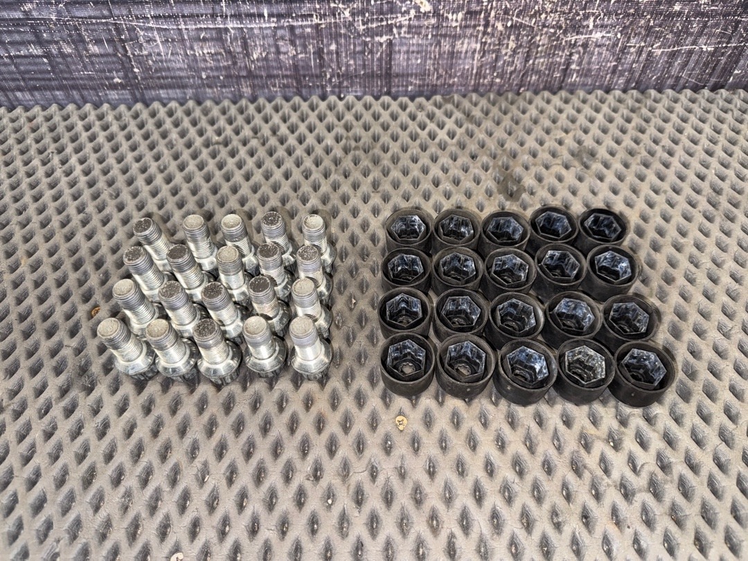 Комплект колесных болтов, 3720 рублей, Красноярск