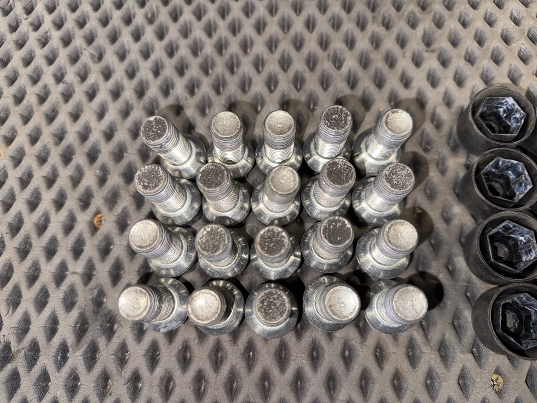 Комплект колесных болтов, 3720 рублей, Красноярск