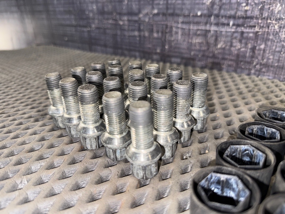 Комплект колесных болтов, 3720 рублей, Красноярск